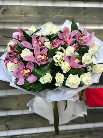 Букет цветов из: Розы и Хризантемы в Балахте
