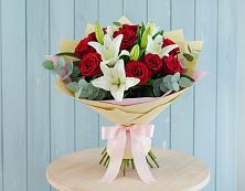 Букет цветов из:  Лилии и Розы в Балахте