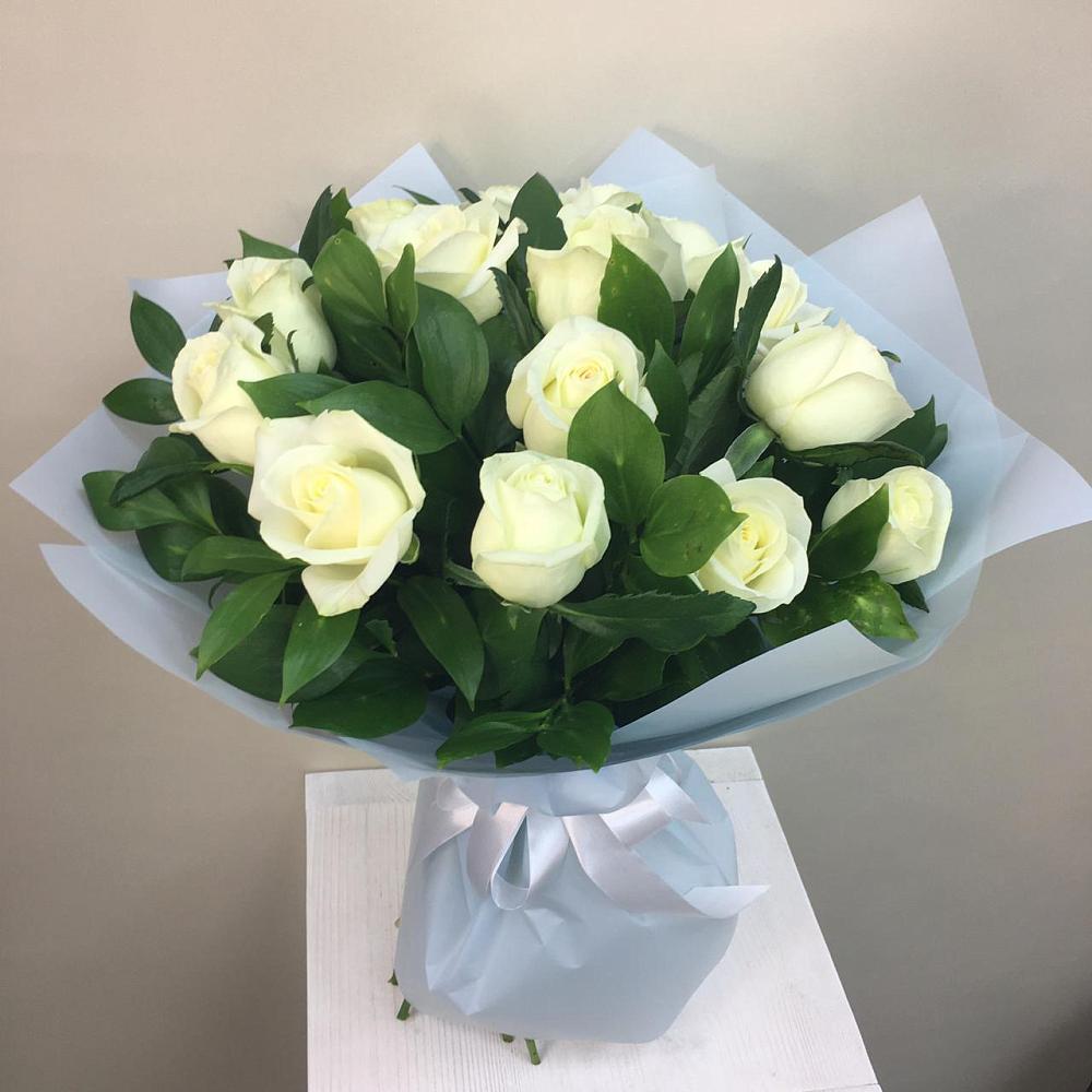 Букет 15 Белых роз Проуд в Балахте