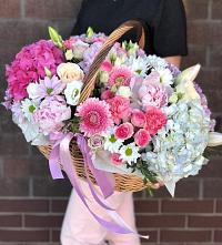 Композиция солнечный день в Балахте Цветочная композиция из Розы, Хризантемы, Пионы и Лизиантусы в корзине в Балахте