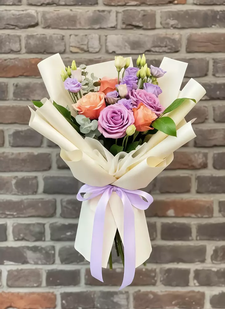 Букет цветов из: Лизиантусы и Розы в Балахте