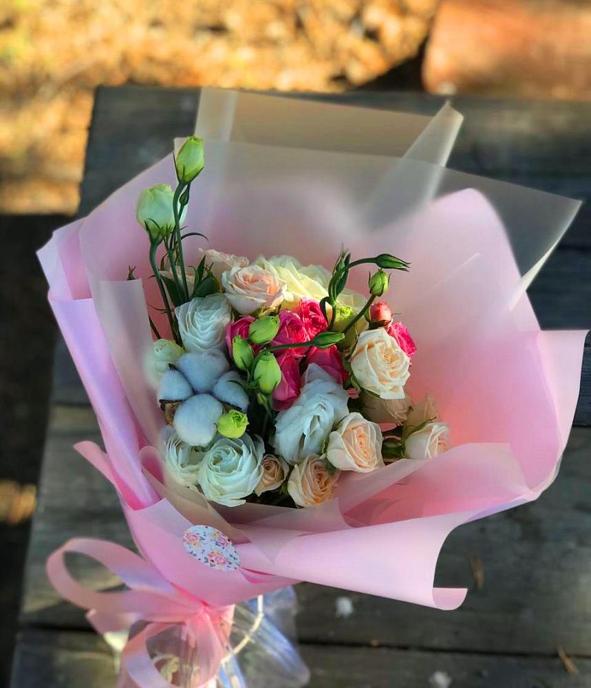 Букет цветов из: Розы и Лизиантусы в Балахте