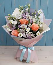 Букет цветов из:  Лизиантусы, Розы, Альстромерии и Гипсофила в Балахте