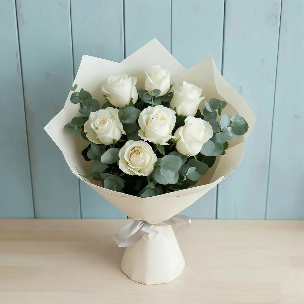 Букет Белые розы в Эвкалипте в Балахте