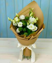 Букет цветов из:  Хризантемы и Лизиантусы в Балахте