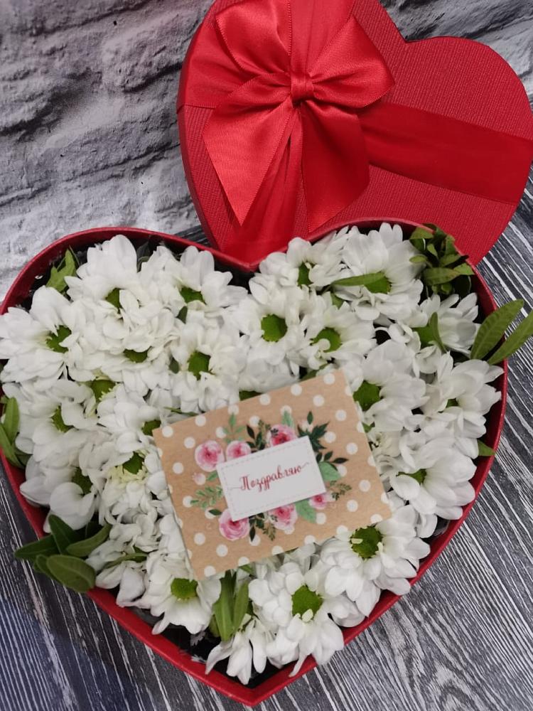 Цветочная композиция из Хризантемы в виде сердца в Балахте