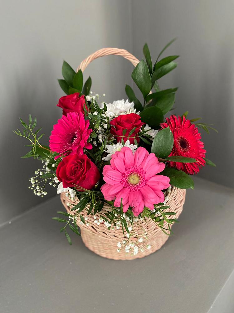 Цветочная композиция из Розы, Хризантемы и Герберы в корзине в Балахте