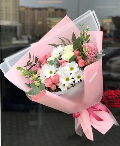 Букет цветов из: Розы, Лизиантусы и Хризантемы в Балахте