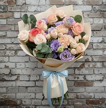 Букет цветов из:  Розы, Лизиантусы и Гвоздики в Балахте