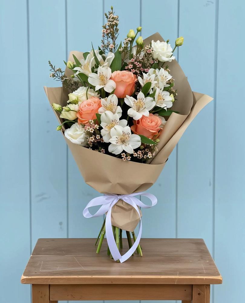 Букет цветов из: Альстромерии, Лизиантусы, Розы и Хризантемы в Балахте