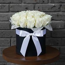 Цветочная композиция из Розы в шляпной коробке в Балахте